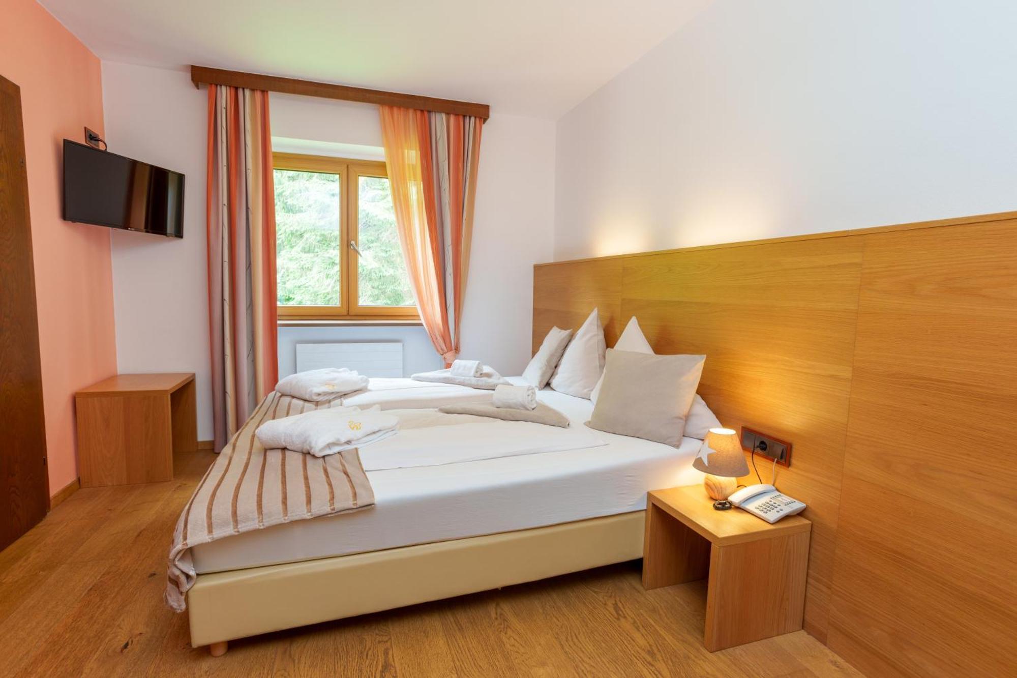 Hotel Kuenstleralm Kaprun Eksteriør billede