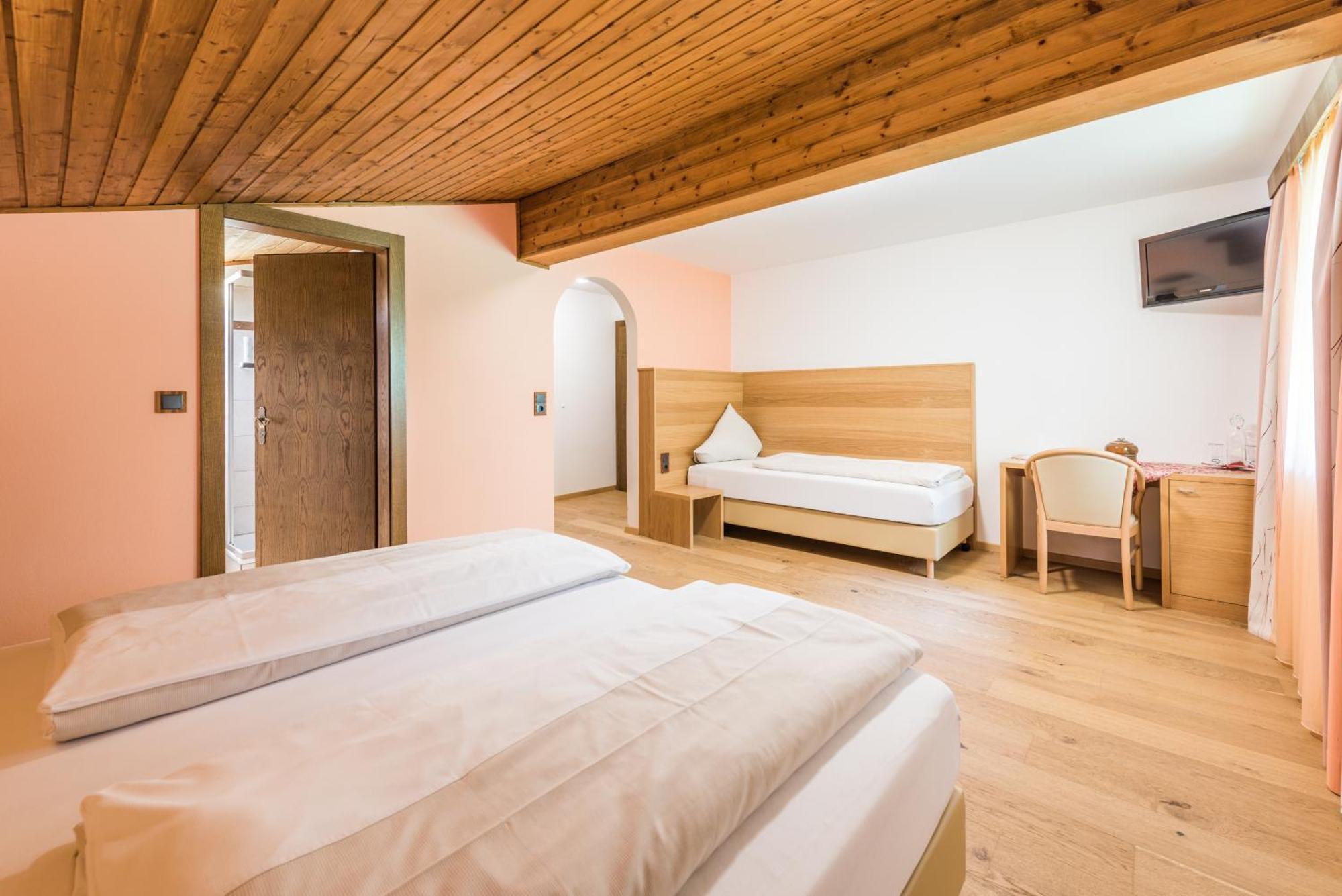 Hotel Kuenstleralm Kaprun Eksteriør billede