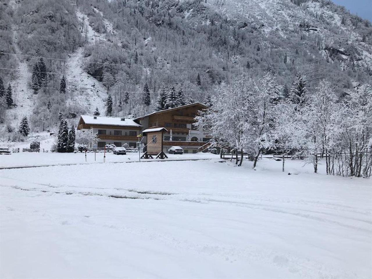 Hotel Kuenstleralm Kaprun Eksteriør billede